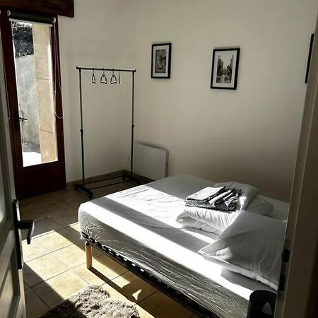 Superbe Appartement Dans Un Mas Nimes Bagian luar foto