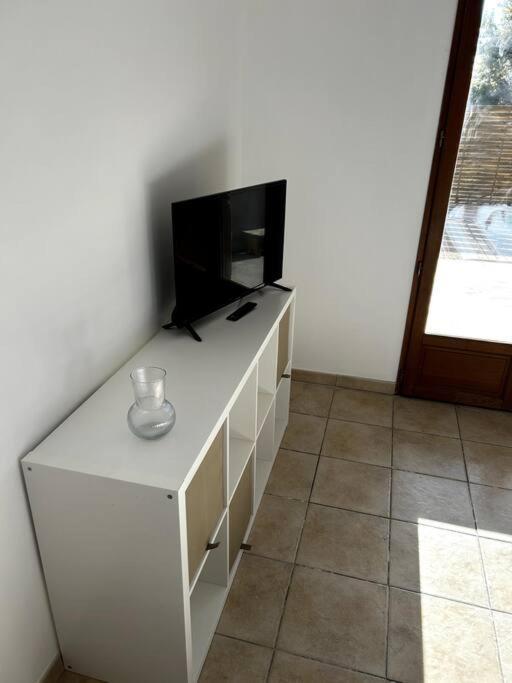 Superbe Appartement Dans Un Mas Nimes Bagian luar foto