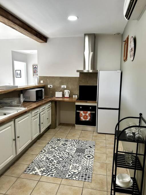 Superbe Appartement Dans Un Mas Nimes Bagian luar foto