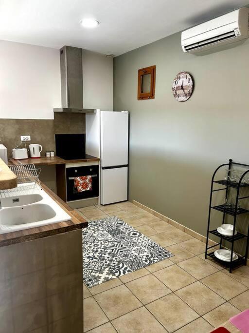 Superbe Appartement Dans Un Mas Nimes Bagian luar foto