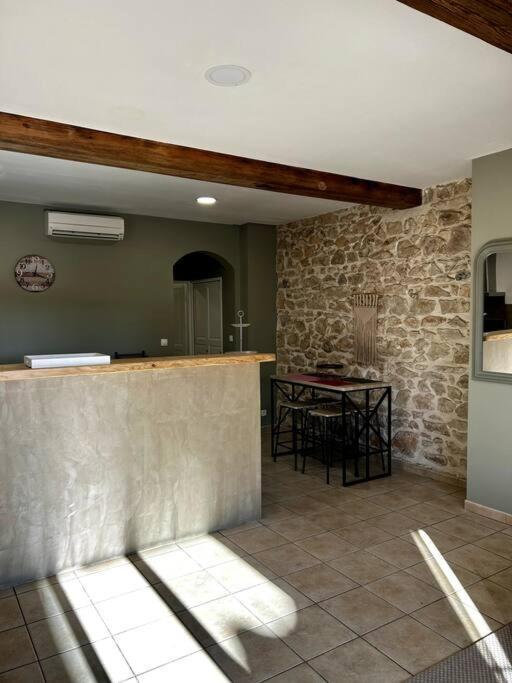Superbe Appartement Dans Un Mas Nimes Bagian luar foto